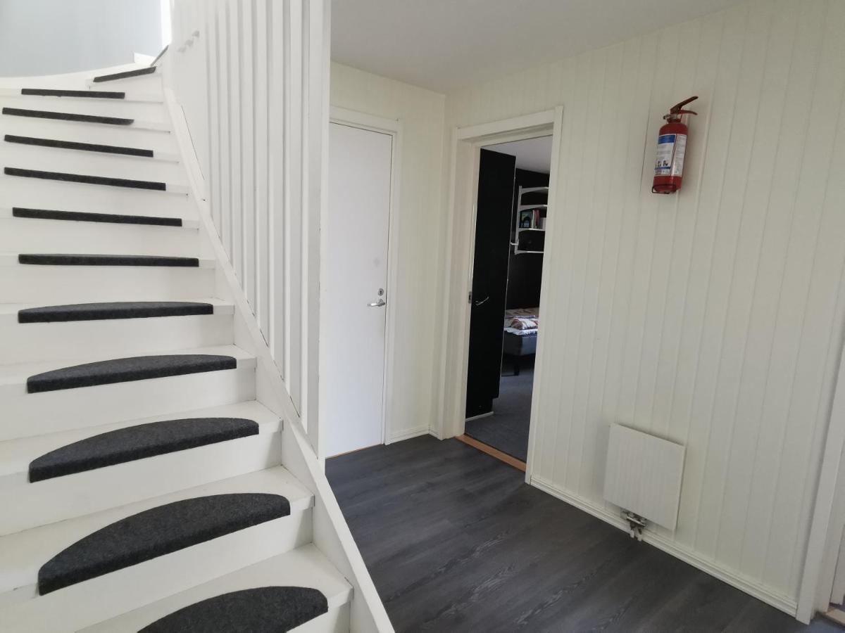 Вілла The White And Black House Еверкалікс Екстер'єр фото